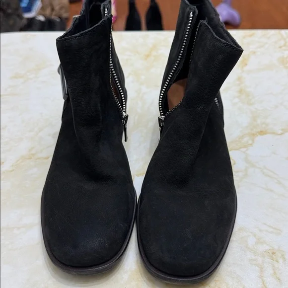 Lucky Brand Black Ankle Boots - Picture 1 of 4